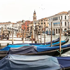  Apartment Charming On The Grand Canal R&r