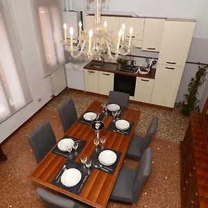classic-venice-house.hotelslidodijesolo.com/