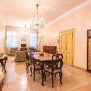  Apartment Casa Vescovo, Free Wi-fi Near San Marco Square