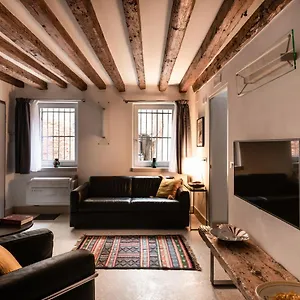  Apartment Boutique House